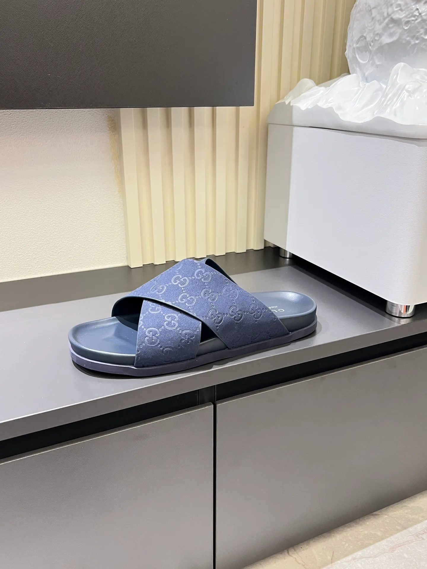 Men's Men's Shoes 💰p320 "GUCC＊" These slippers are made of GG polyester and feature a Gucci label on the front, adding a bold logo feel to the style. "Gucci Made in Italy" stamped label Rubber sole. Size 38-44